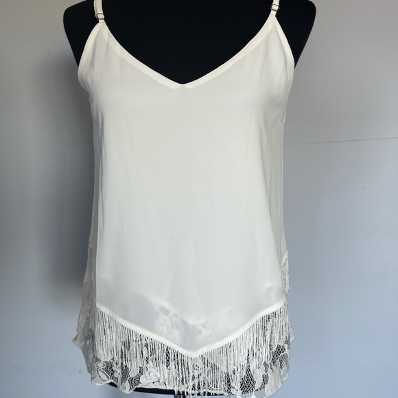 White top with a detail in bottom - Picture 1 of 6